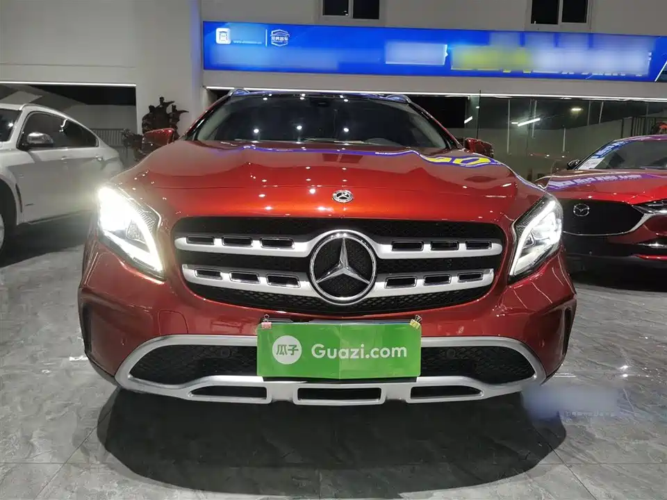 Mercedes-Benz GLA Mercedes-Benz GLA