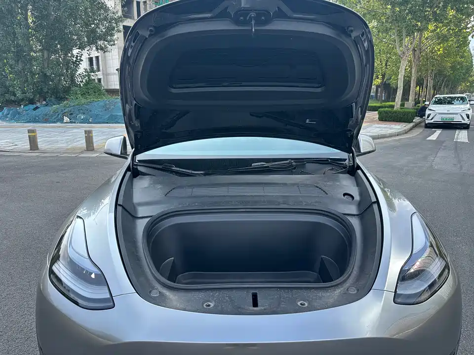 Tesla Model Y Tesla Model Y