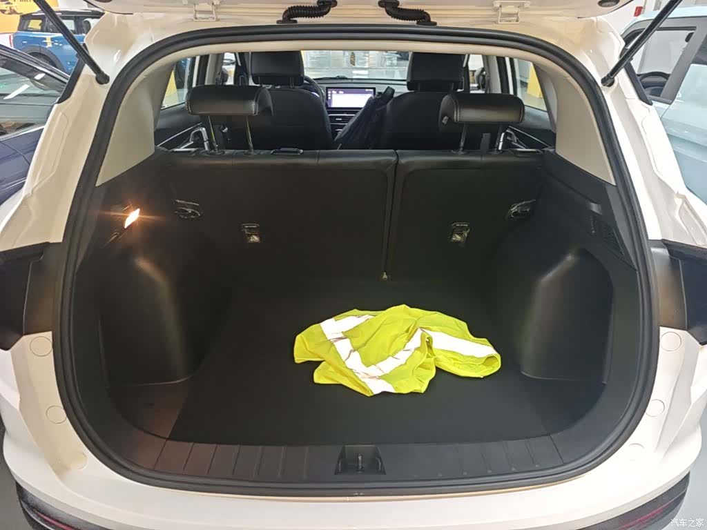 Geely Coolray, 2025 19