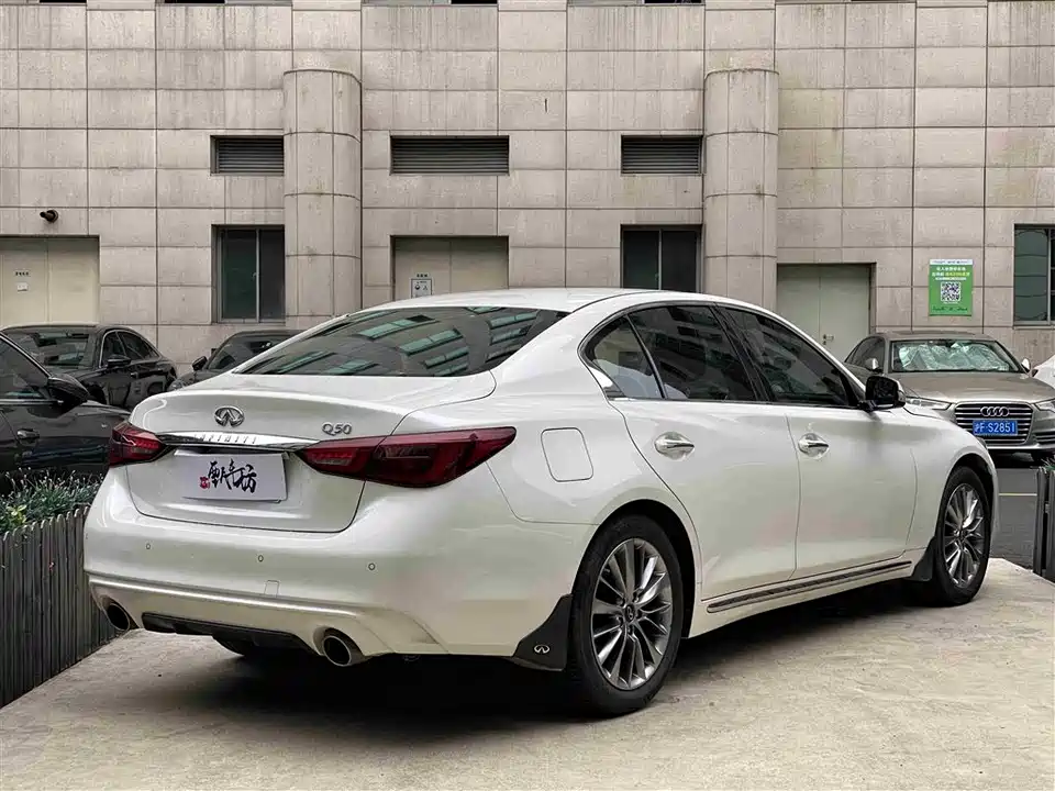 Infiniti Q50L