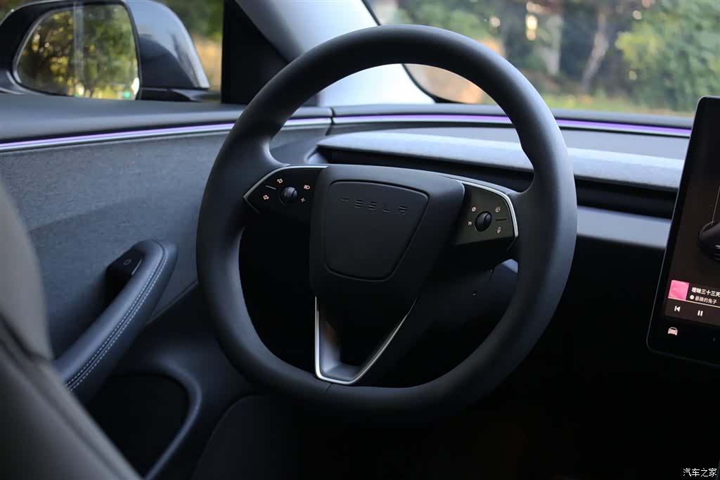 Tesla Model 3, 2025 13