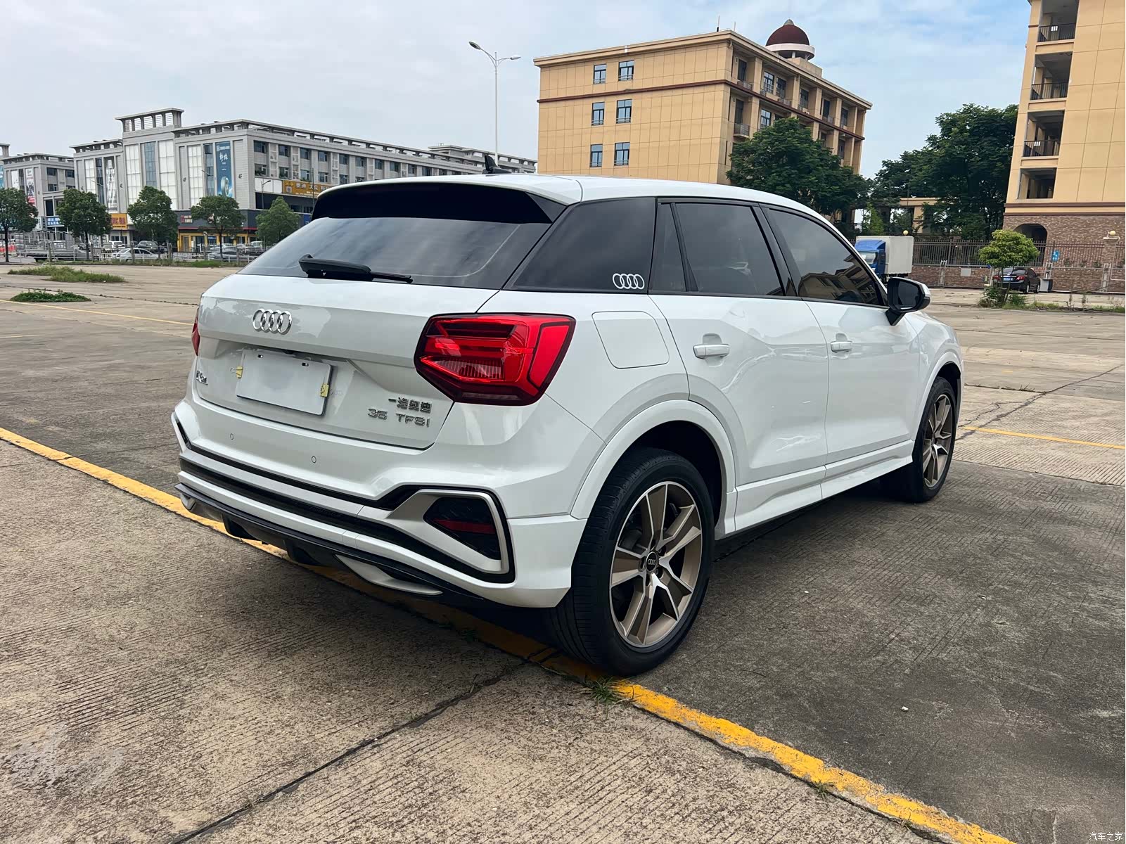 Audi Q2L, 2022 13