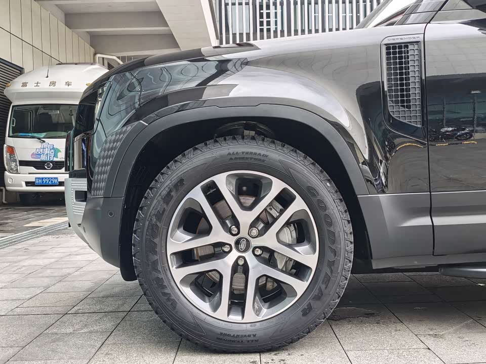 Land Rover guard