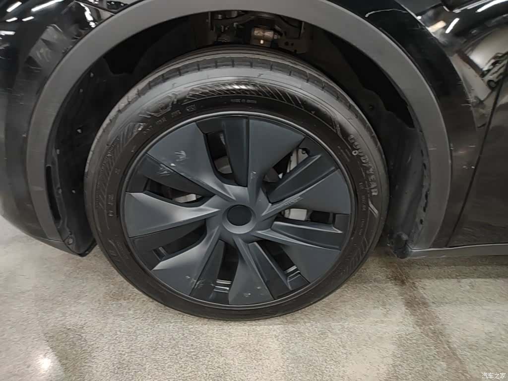 Tesla Model Y, 2024 23