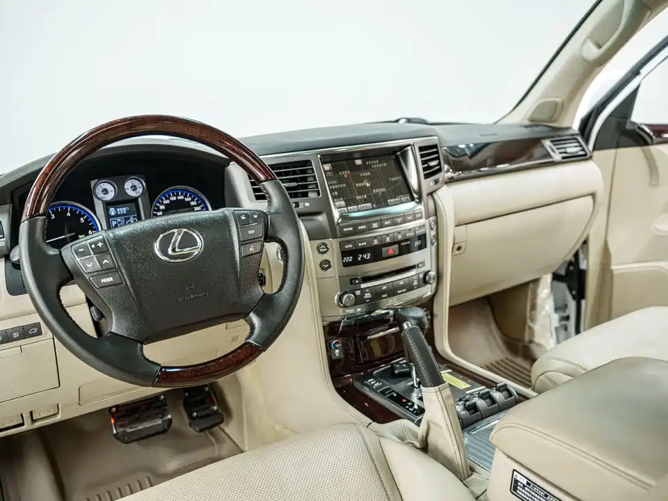 Lexus LX