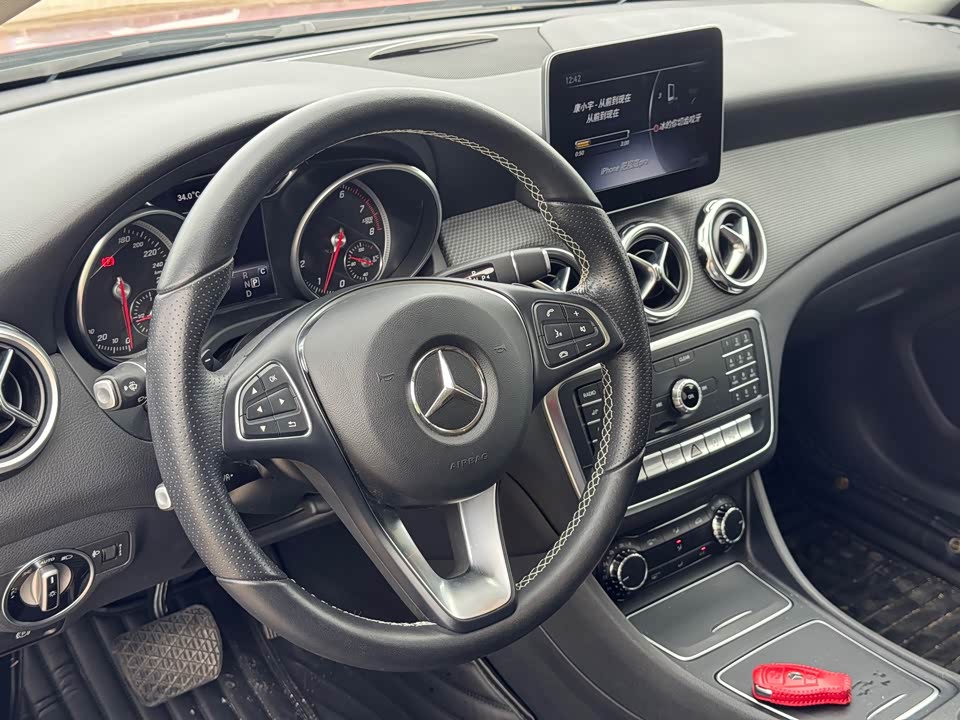 Mercedes-Benz GLA Mercedes-Benz GLA