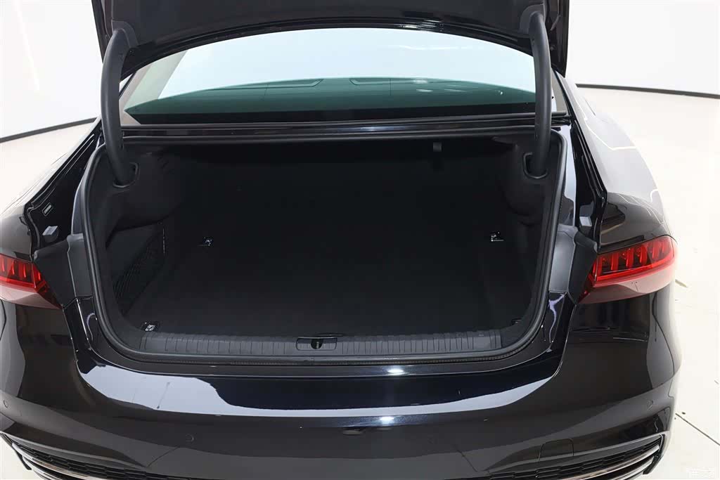 Audi A7L, 2024 23
