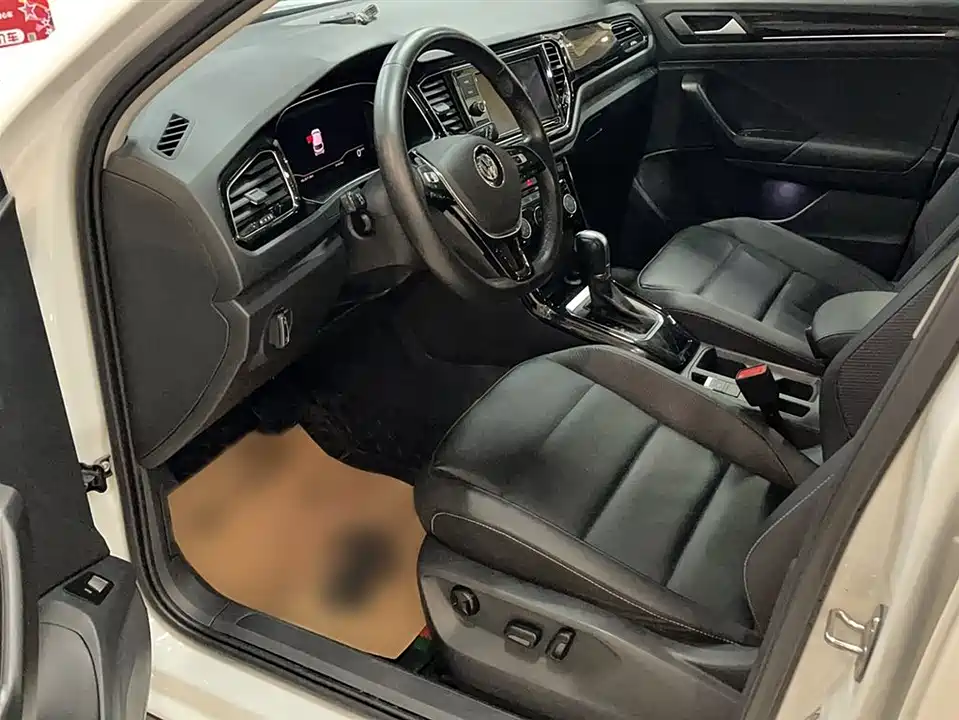 Volkswagen T-ROC exploring Songs