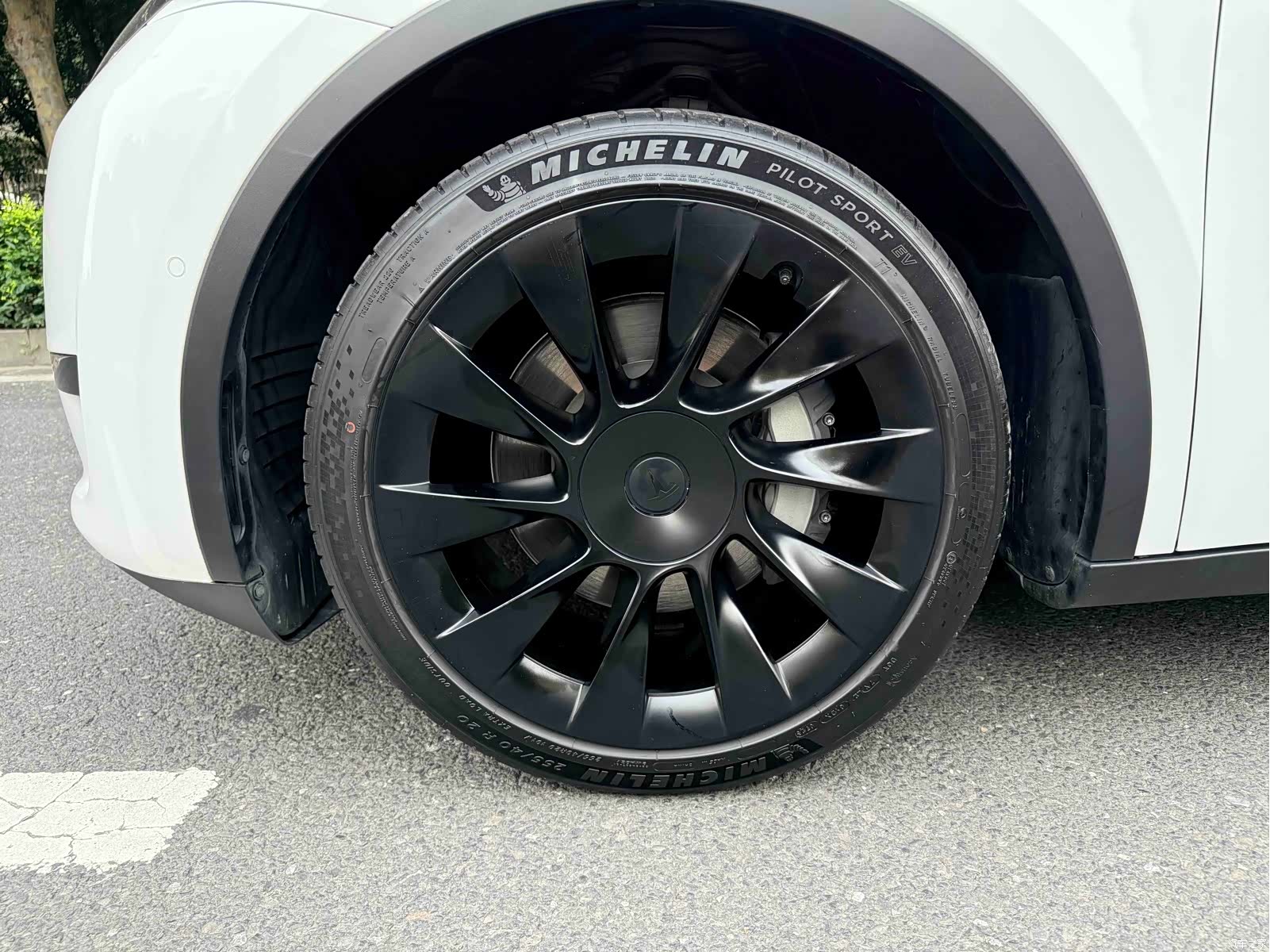 Tesla Model Y, 2023 4