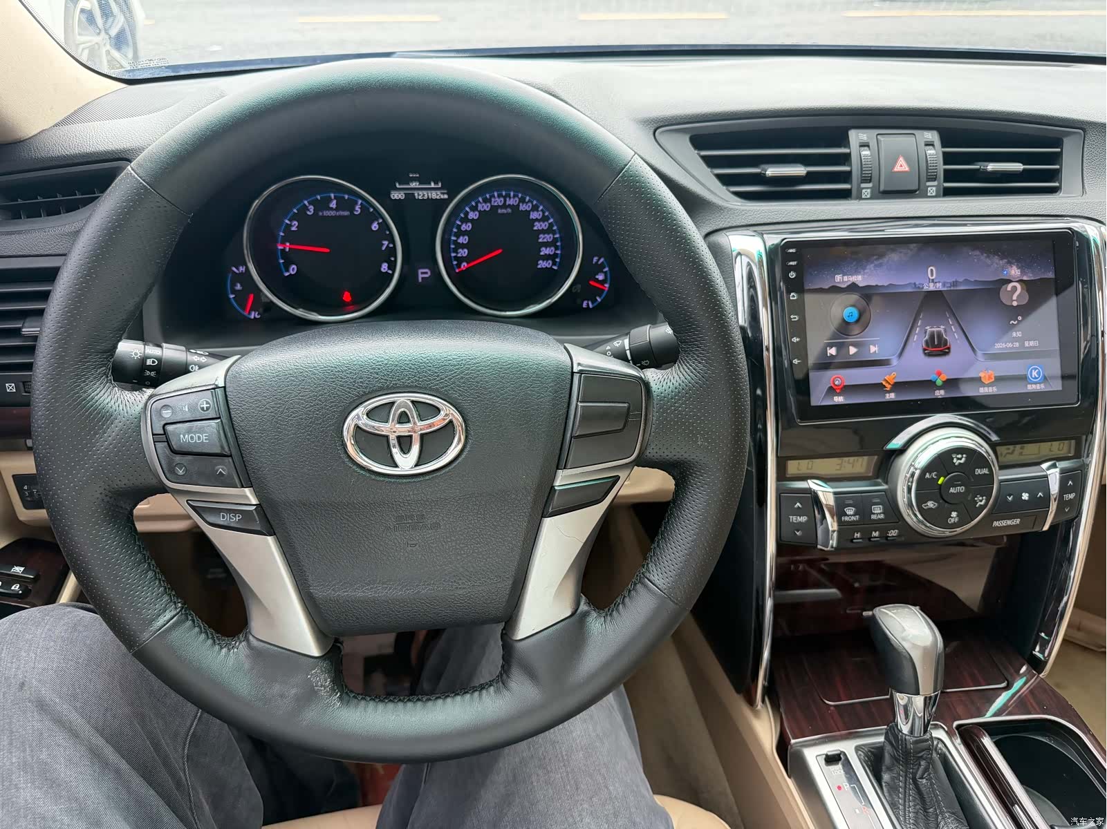 Toyota 2.5V, 2011 8