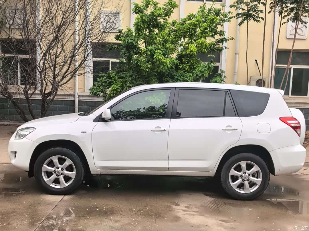 Toyota RAV4, 2011 3