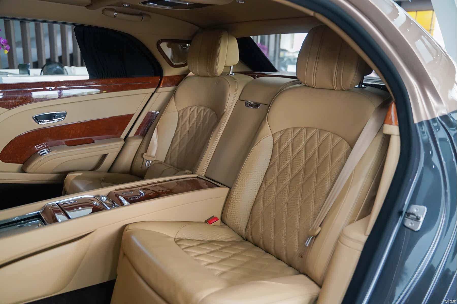 Bentley Mulsanne, 2018 15