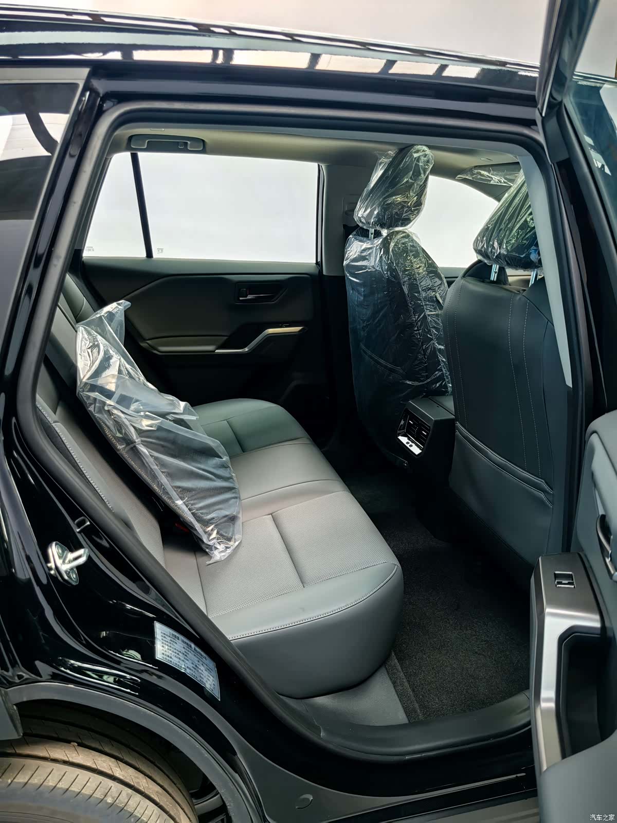 Toyota RAV4, 2026 24