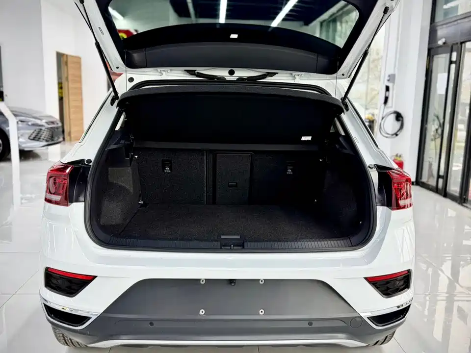 Volkswagen T-ROC exploring Songs