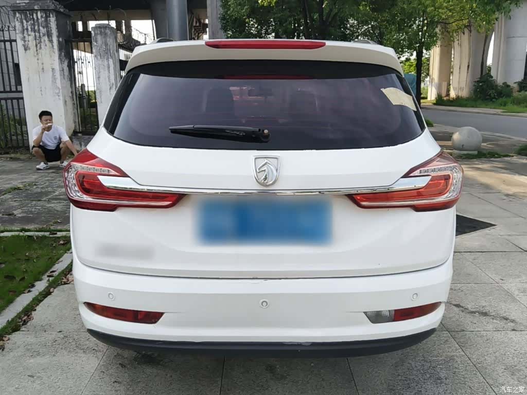 Wuling 310W, 2017 6
