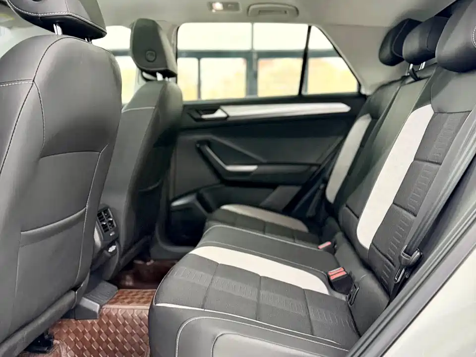 Volkswagen T-ROC exploring Songs