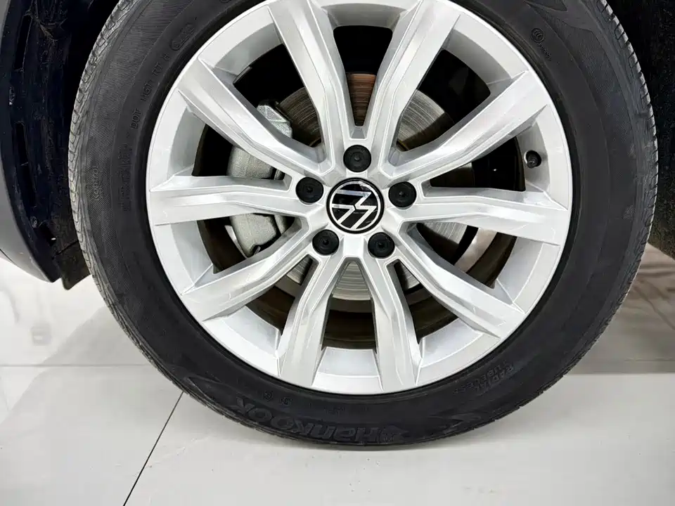 Volkswagen T-ROC exploring Songs