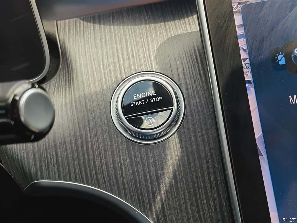 Mercedes-Benz C-Class, 2024 26