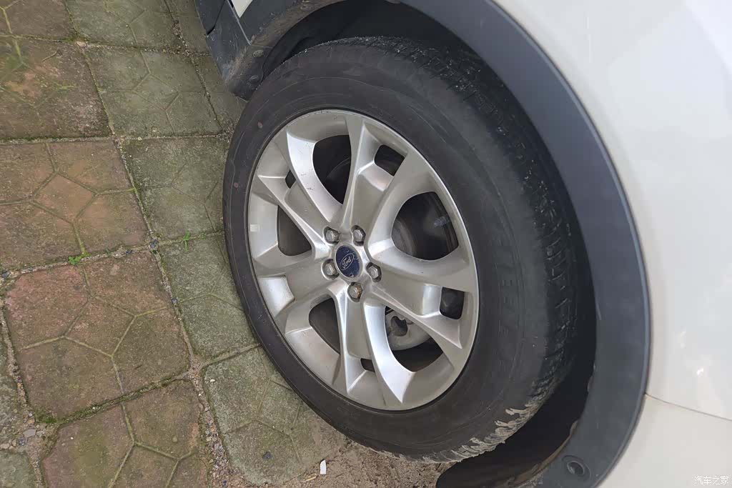 Ford Kuga, 2015 6