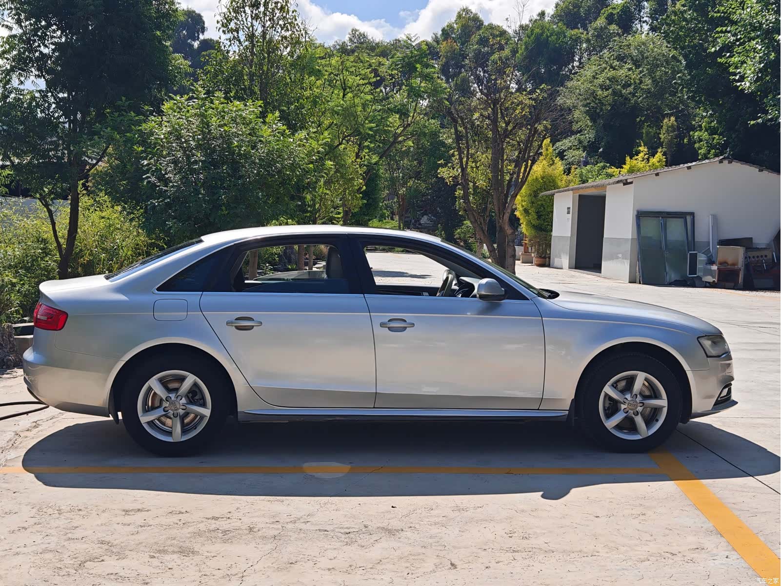 Audi A4L, 2012 4