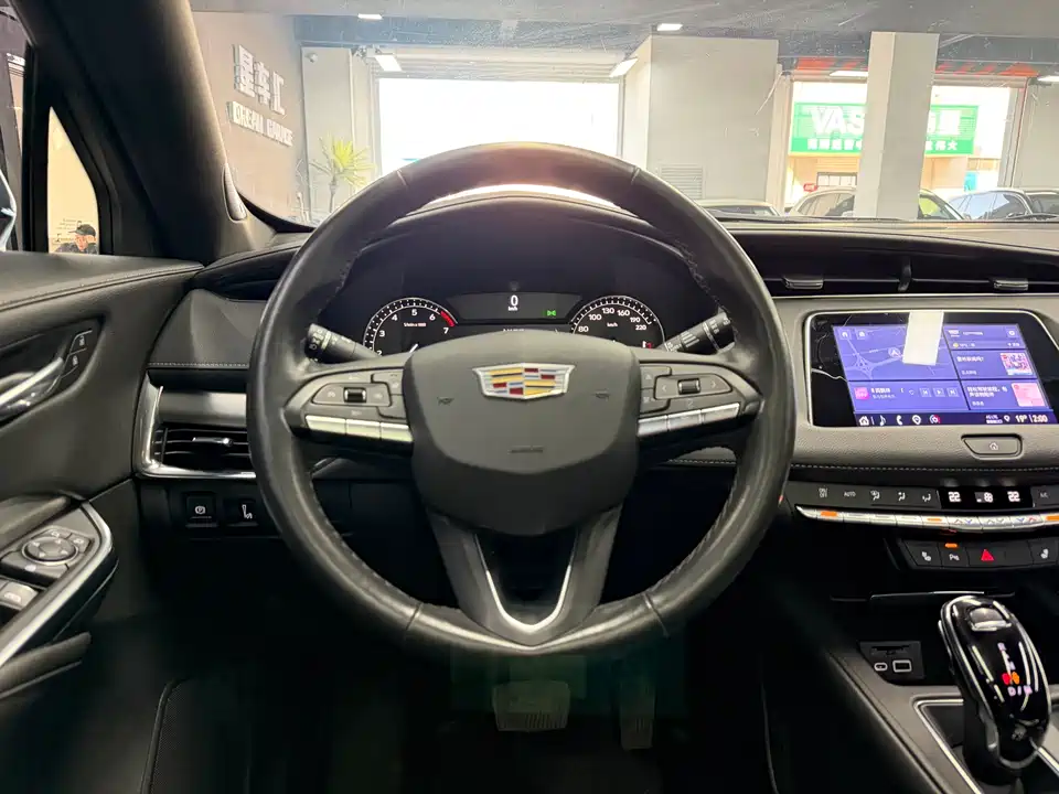 Cadillac XT4