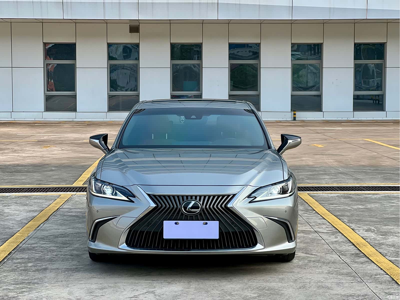 Lexus ES, 2019 8