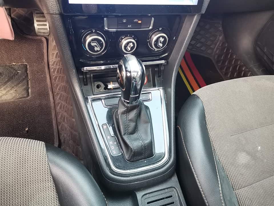 Volkswagen C-TREK Wei Collar