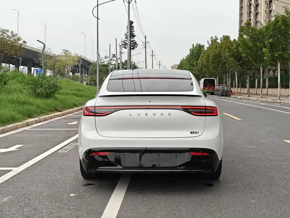 Luxeed R7