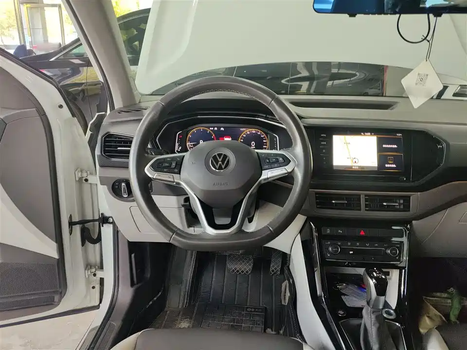 Volkswagen Exploring the shadow