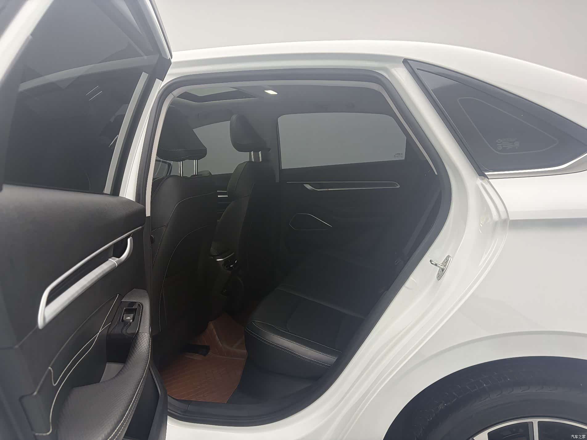 Geely Emgrand, 2023 9