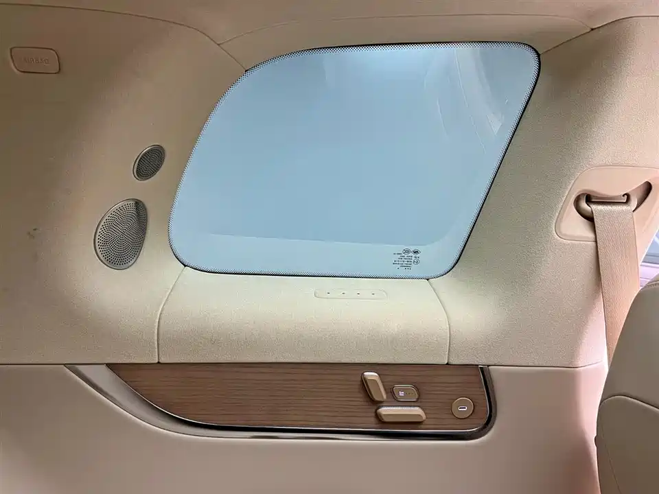 AITO Ask the world M9