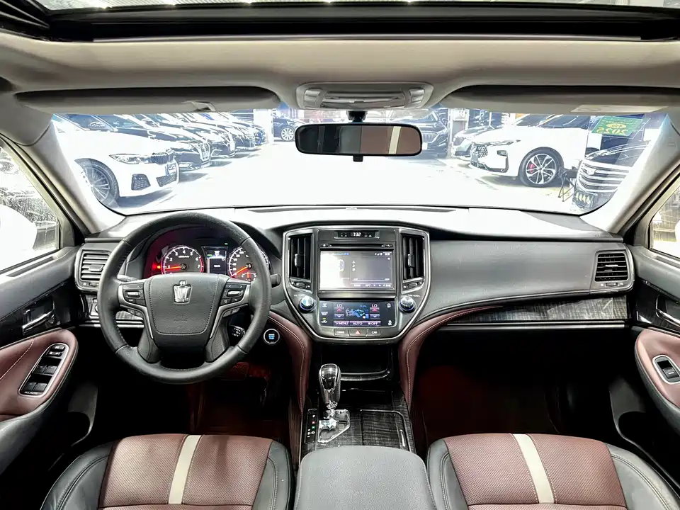 Toyota crown