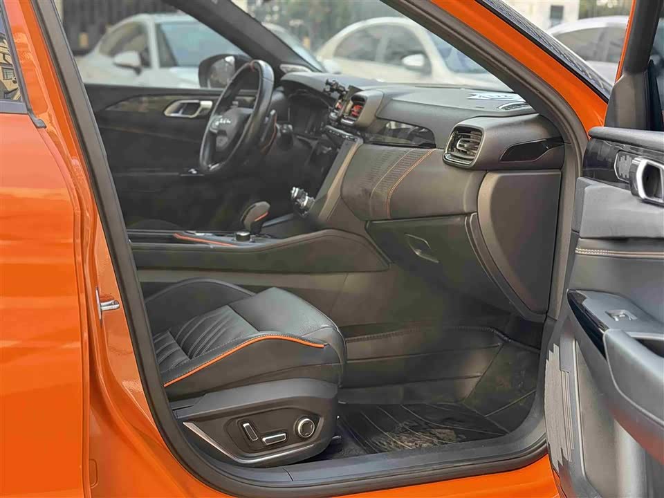 Lynk & Co 02 Hatchback