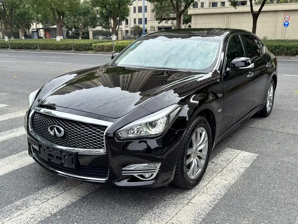 Infiniti Q70