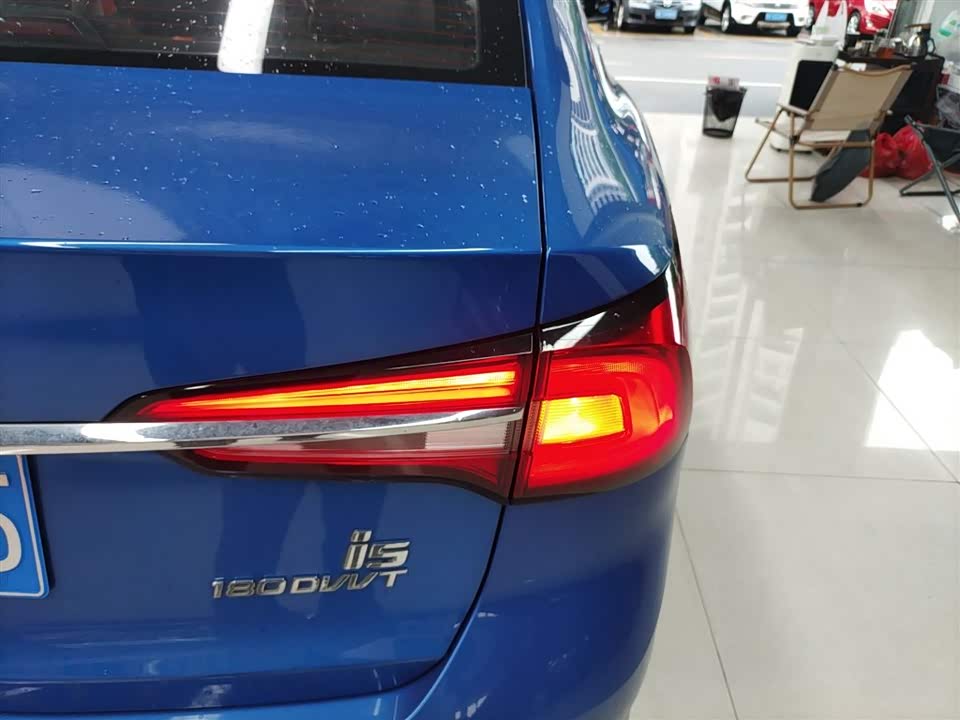 Roewe i5