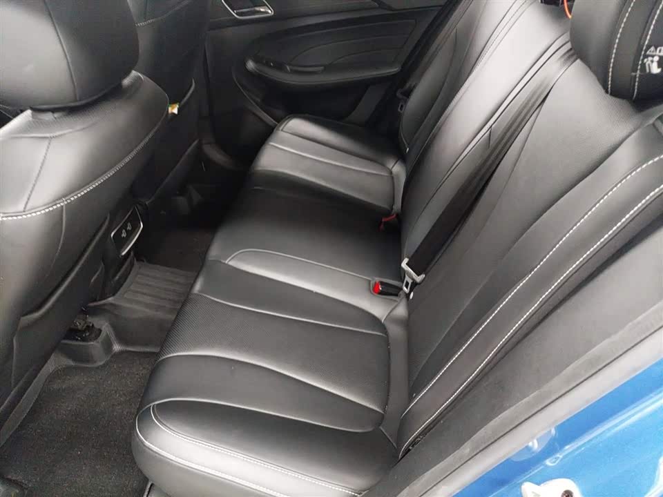 Roewe i5