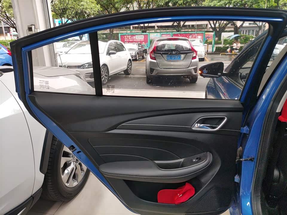 Roewe i5