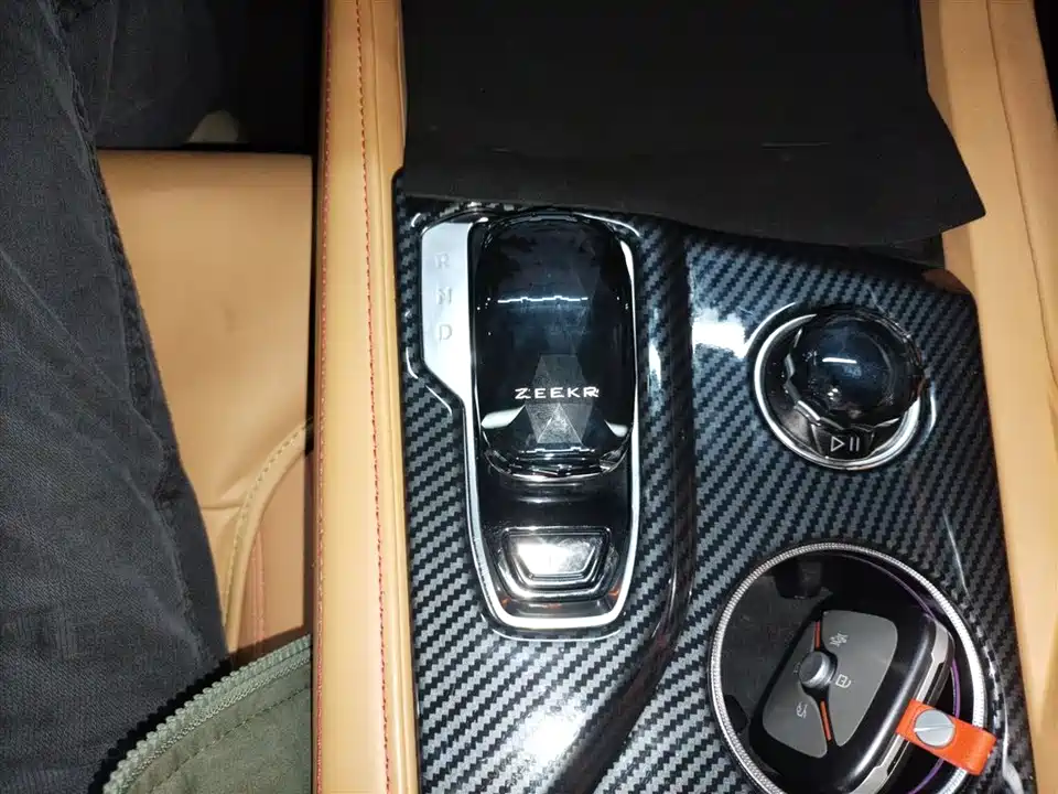 Zeekr 001