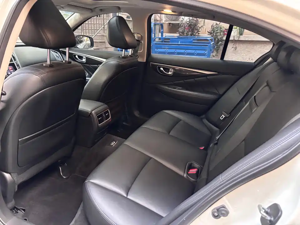 Infiniti Q50L