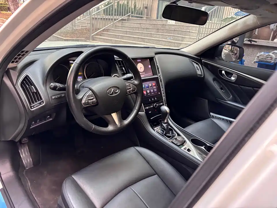 Infiniti Q50L
