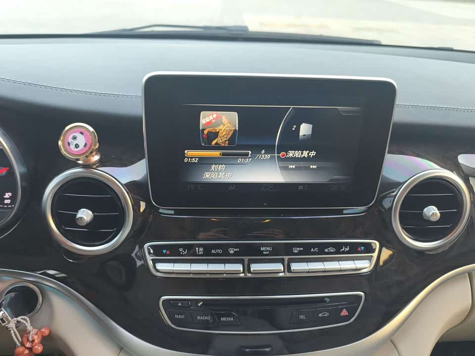 Mercedes-Benz V-class