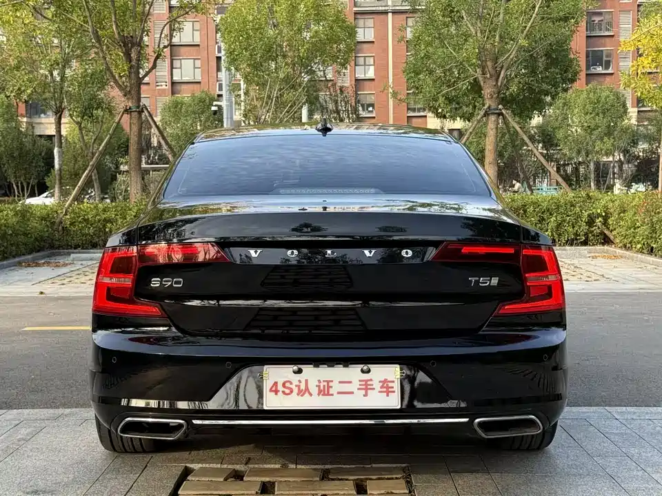 Volvo S90