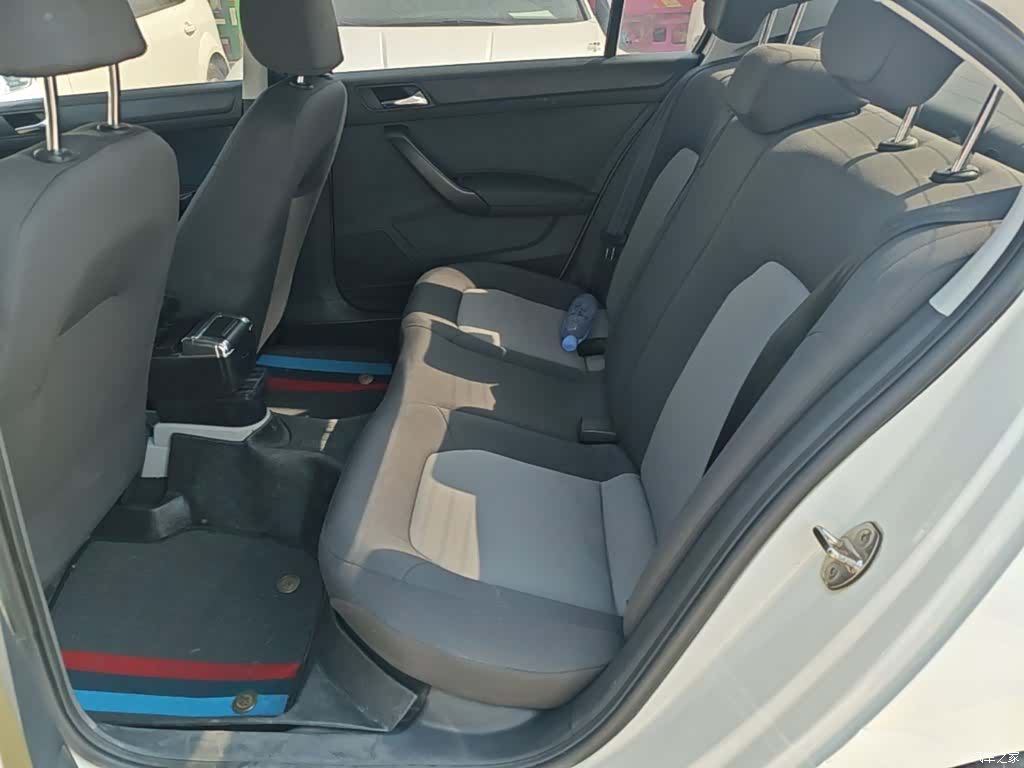 Skoda Rapid, 2017 17