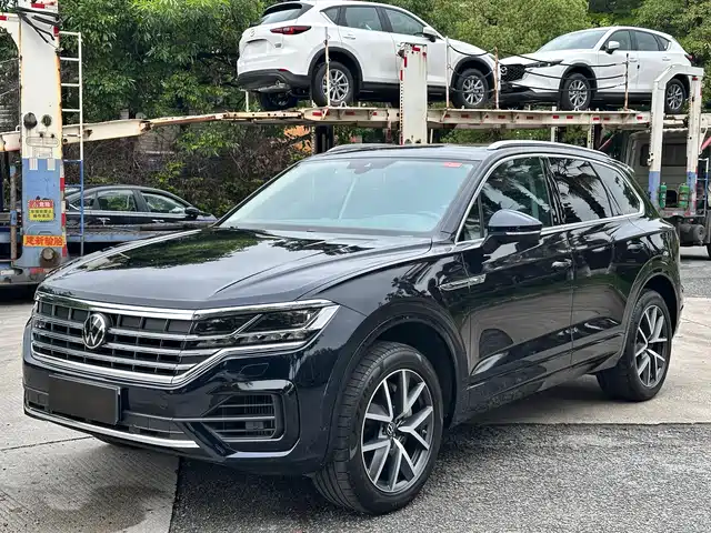 Volkswagen Touareg 2021 — купить из Китая под заказ