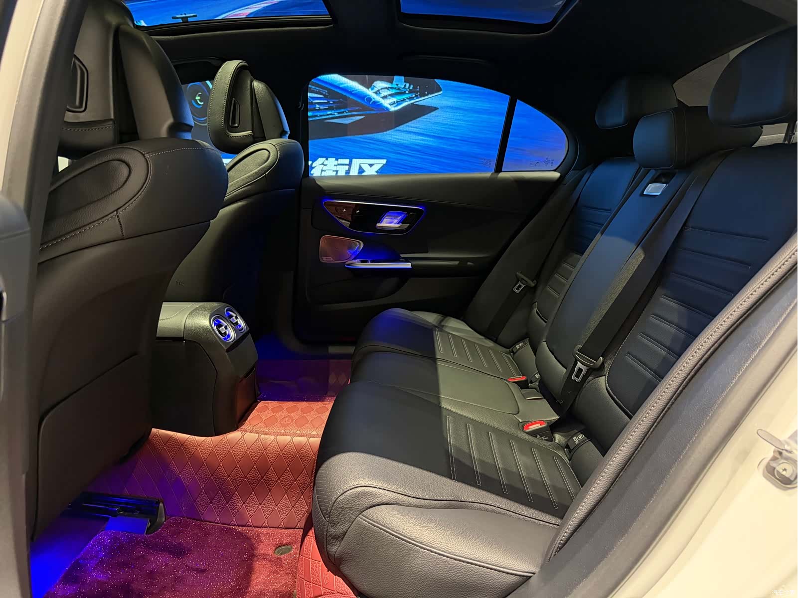 Mercedes-Benz C-Class, 2025 12