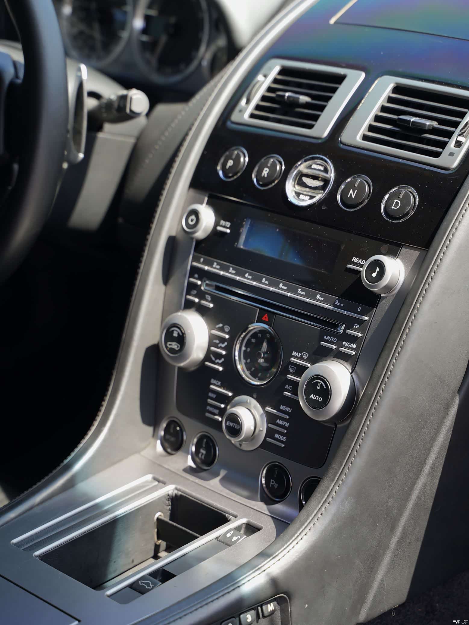 Aston Martin DB9, 2009 23