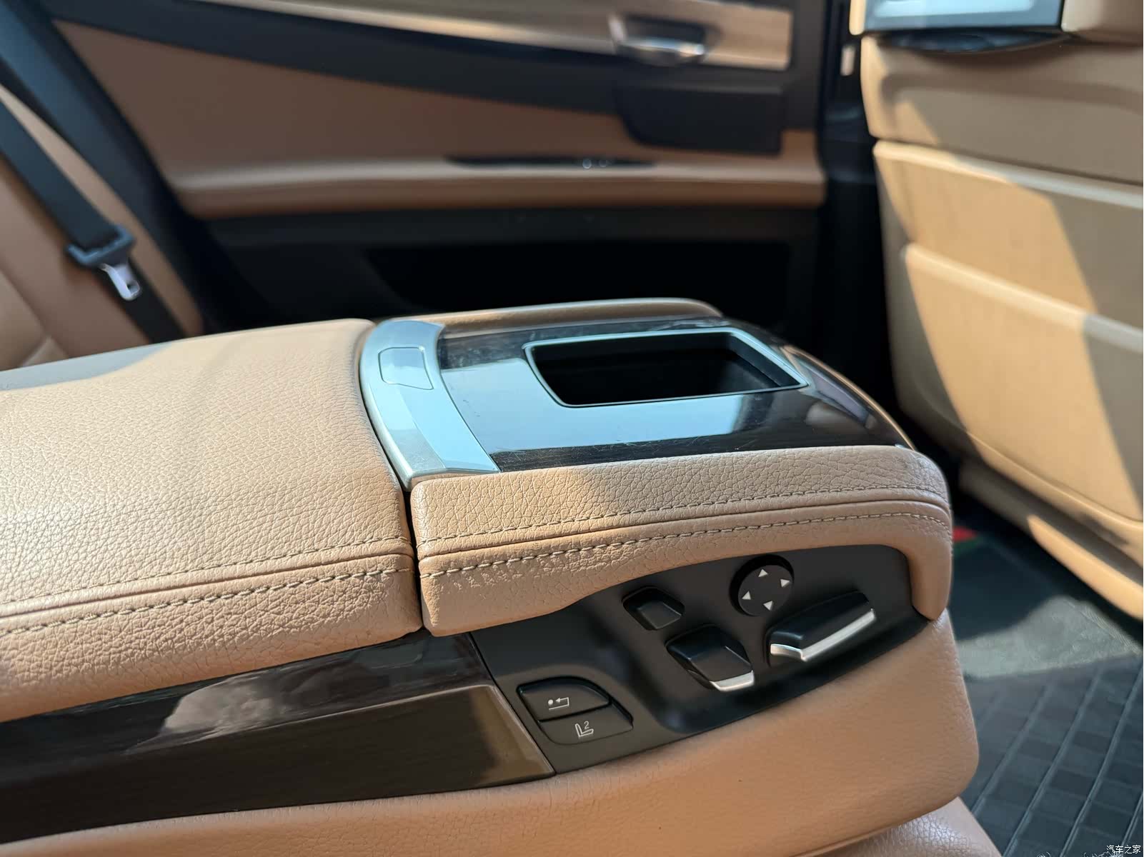 BMW 7 Series, 2011 25