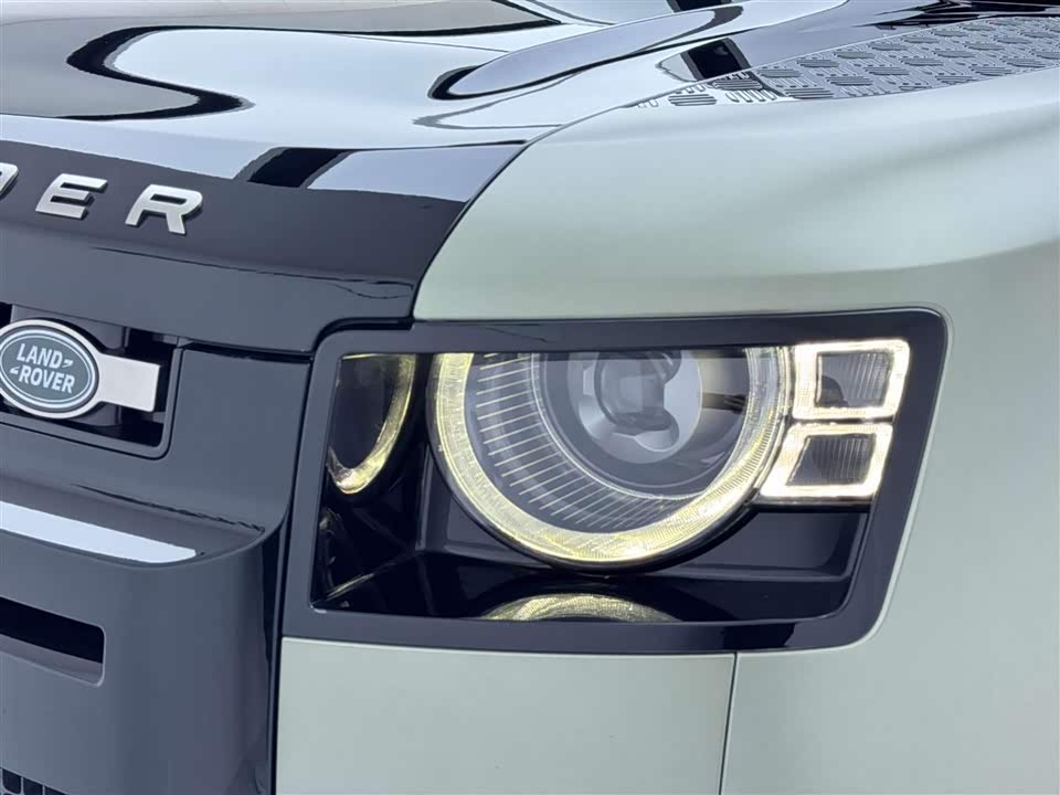 Land Rover guard