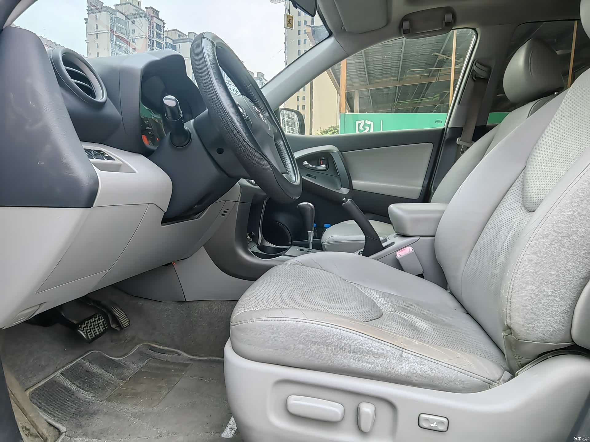 Toyota RAV4, 2010 8