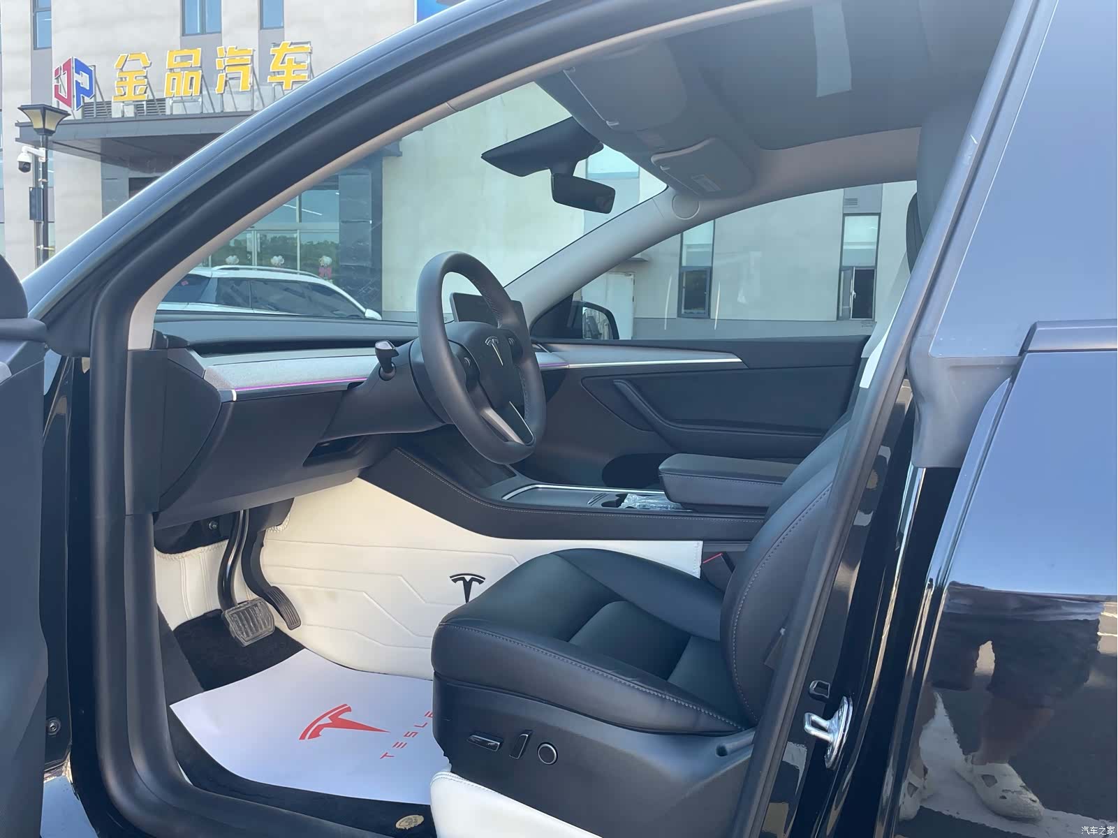 Tesla Model Y, 2023 4